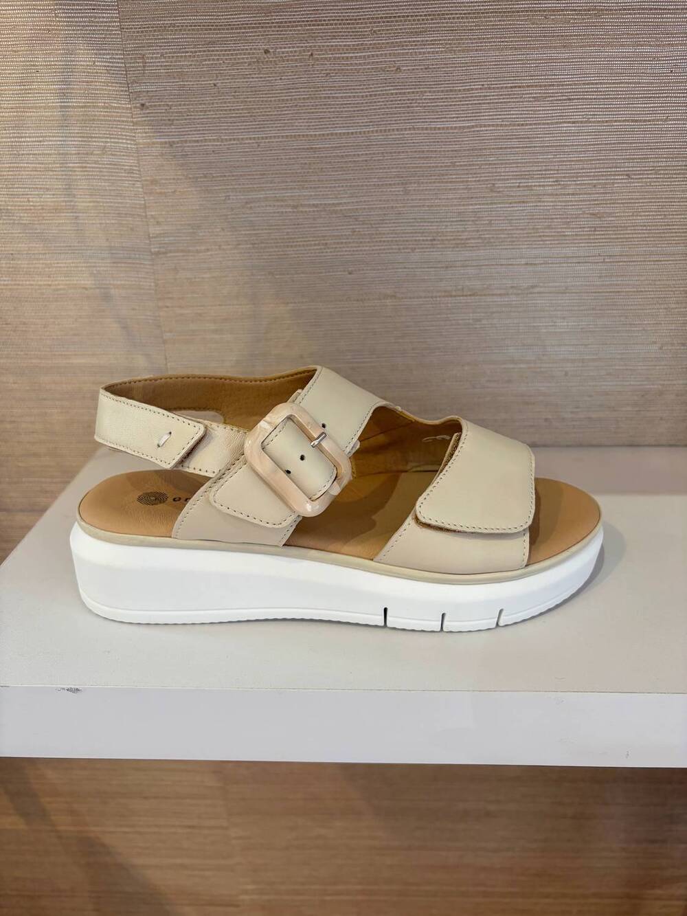 NEW ERIC MICHAEL women's luisa open toe sandals in beige